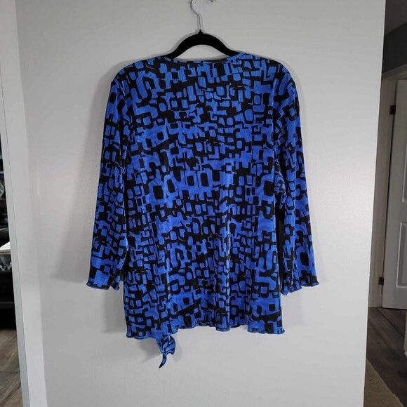 Tanjay Royal blue and black accordion style blouse. - Picture 2 of 10